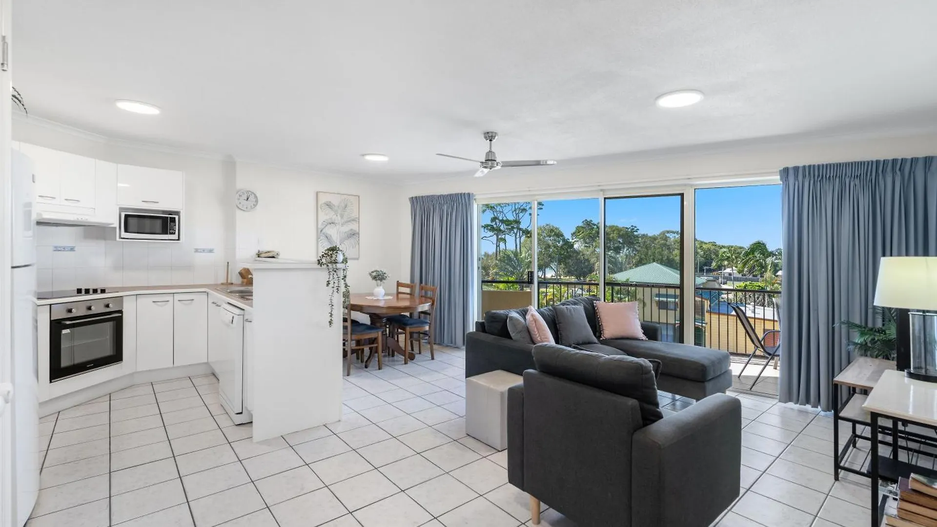 Alexander Beachfront Apartments Hervey Bay