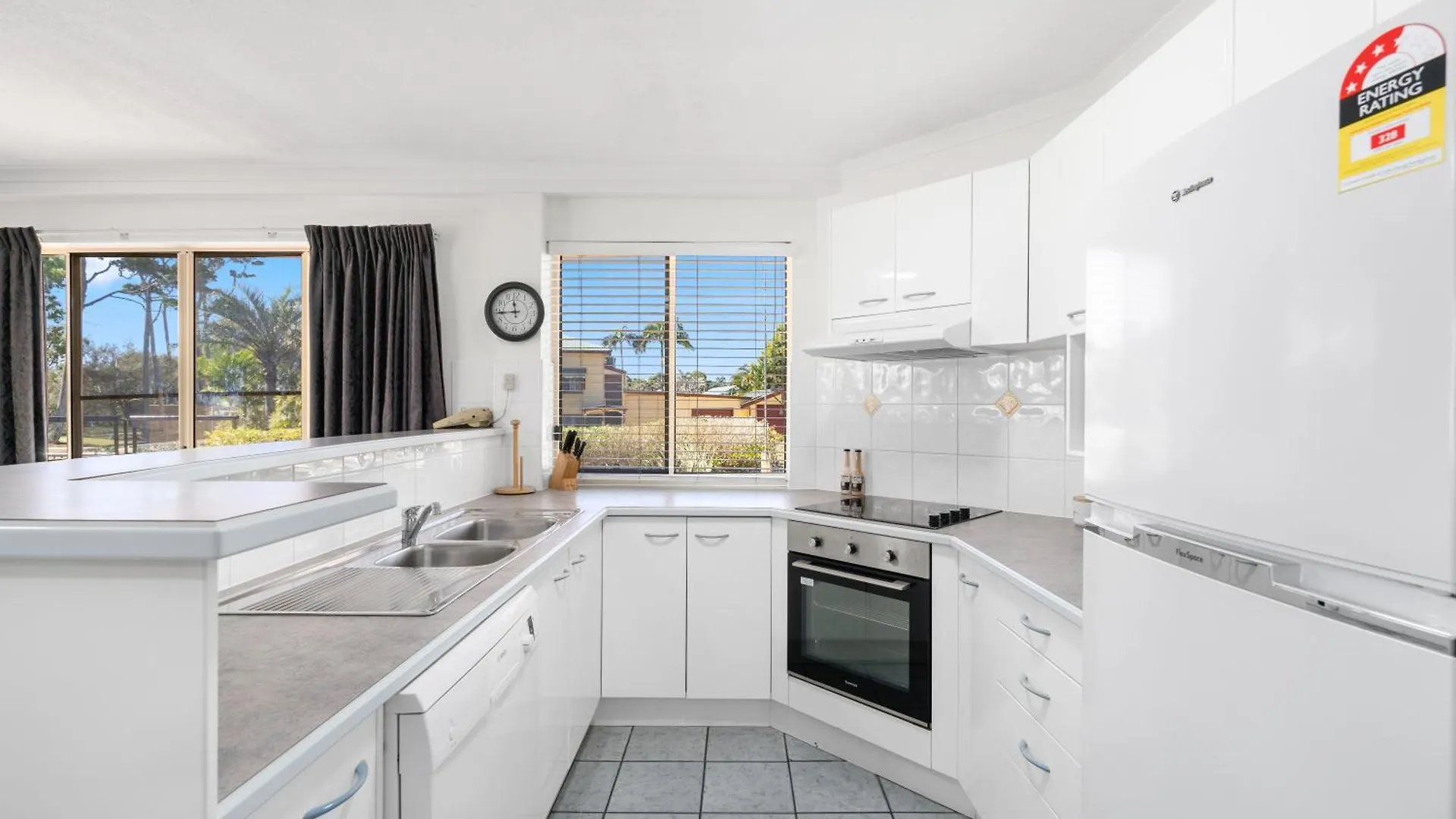 Alexander Beachfront Apartments Hervey Bay